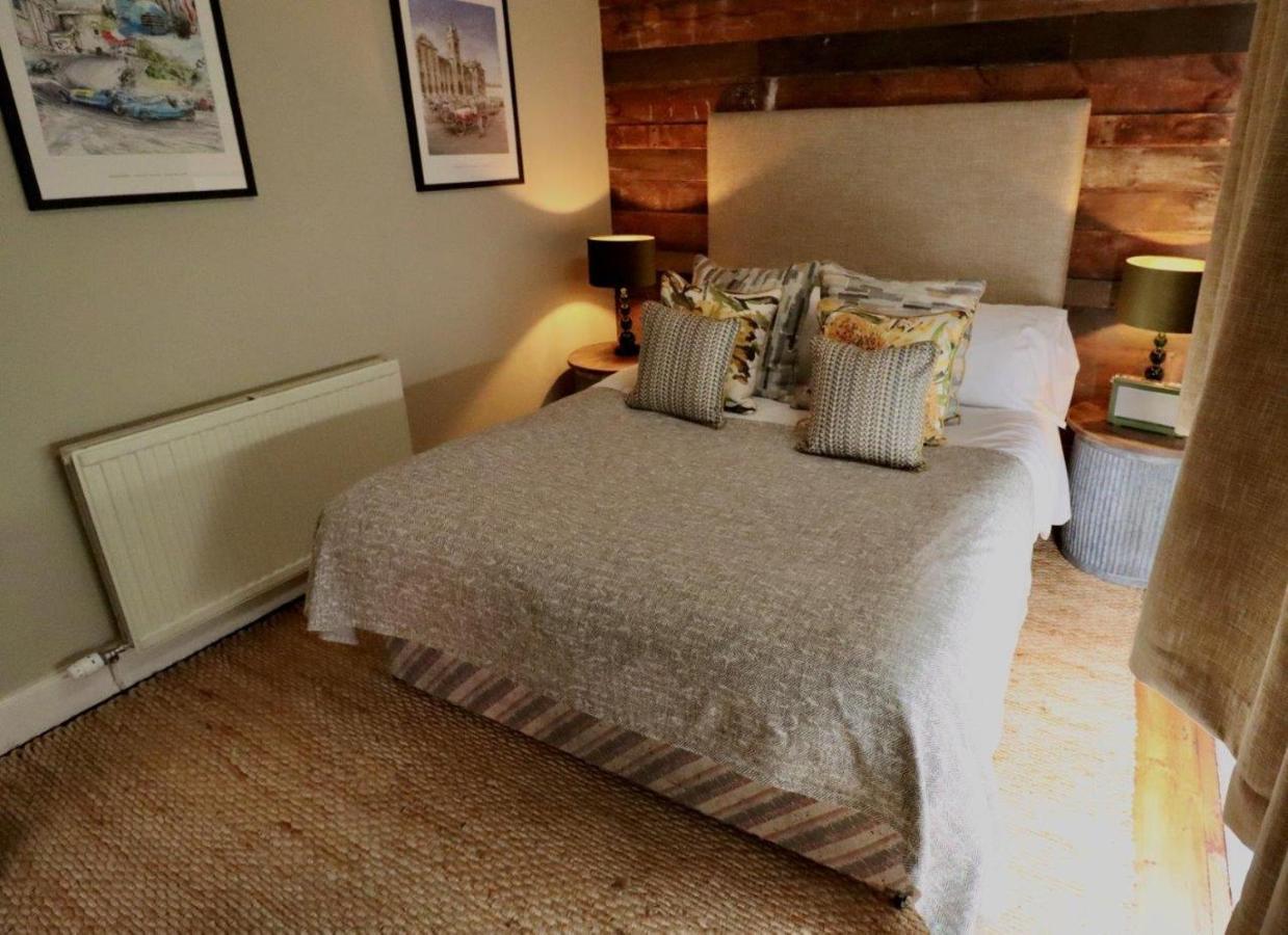 Hotel The Cholmondeley Arms Wrenbury Exteriér fotografie
