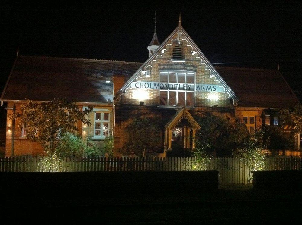 Hotel The Cholmondeley Arms Wrenbury Exteriér fotografie
